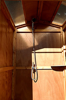 Vue intérieure de notre cabine de douche en bois